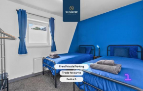 Law 4, Private Parking lot, Free Wifi, Fully Equipped, 2 Bathrooms, 3 Bedrooms, 6 Beds, Newly Renovated, Mid and Long Term Rates Available by Sunrise Short Lets